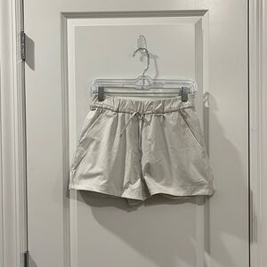 NWOT Chinchable Waist Utility Shorts